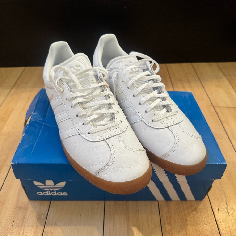 Mens Adidas - Size 10